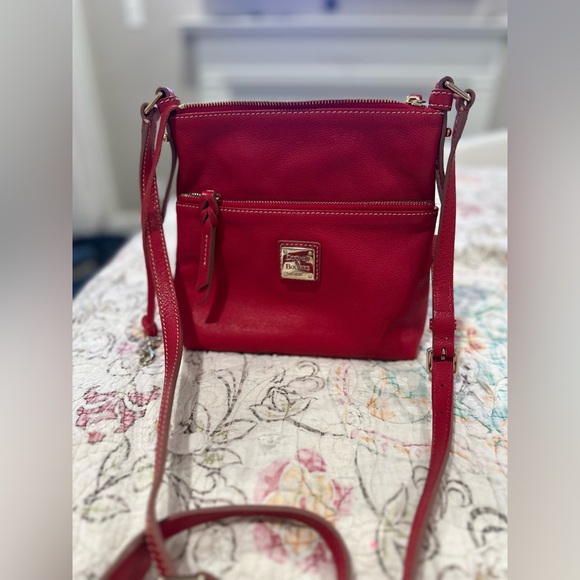 Dooney and Bourke red crossbody - Picture 8 of 9